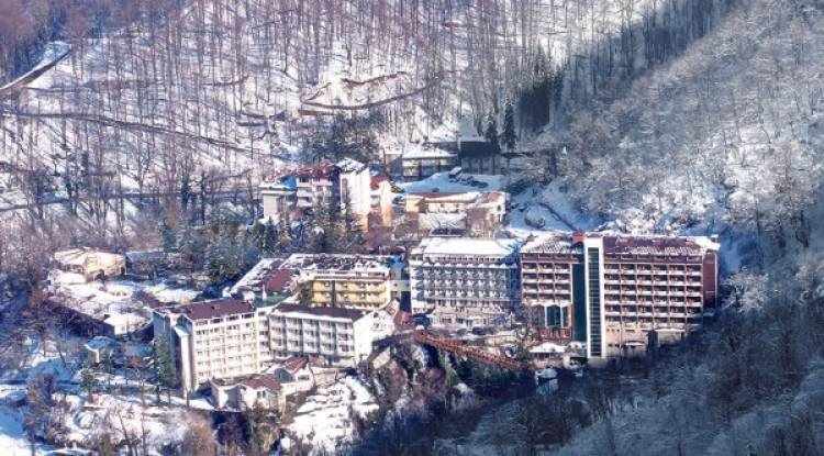 Oylat kaplıcaları kış sezonunu açtı